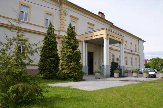 Na Ptuj premestili 40 okuženih